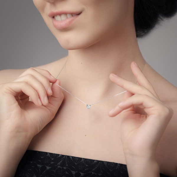 大人の女性マストハブ！ド定番のダイヤモンドネックレス