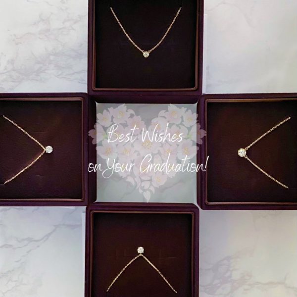 人生の門出を祝してダイヤモンドネックレスを贈ろう。