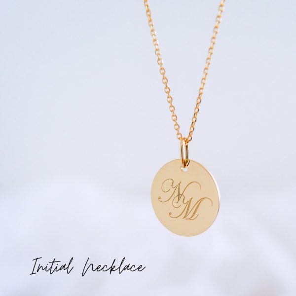 特別な日のプレゼントに「イニシャルネックレス・ラウンド」