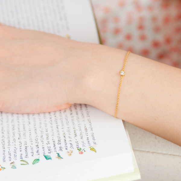 おしゃれ女子に必須のブレスレット！種類別の特徴とおすすめシーン