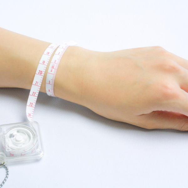 ブレスレットのサイズの測り方！大人女性は手首プラス何cmがいい？